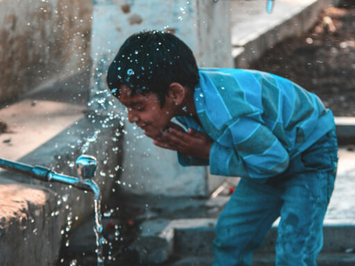 Fenómenos fisiológicos “invisibles” por privaciones socioeconómicas como desafíos para el diseño de políticas