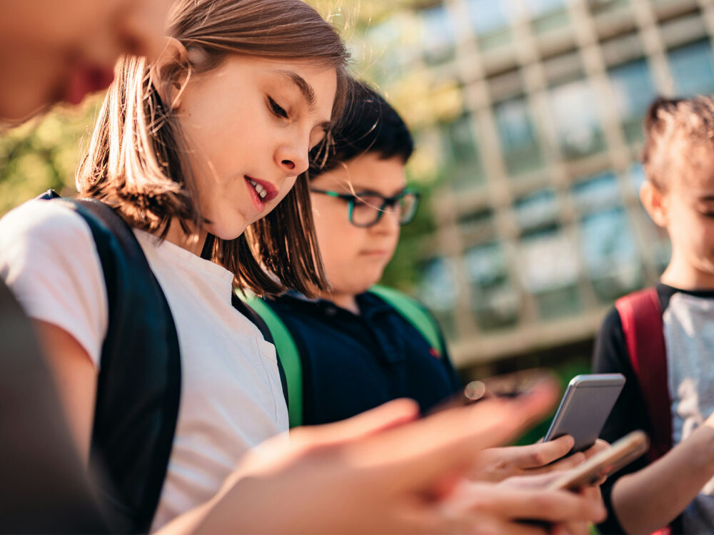 Repensar la currícula del futuro. La educación en la era de las pantallas, redes sociales e inteligencias generativas